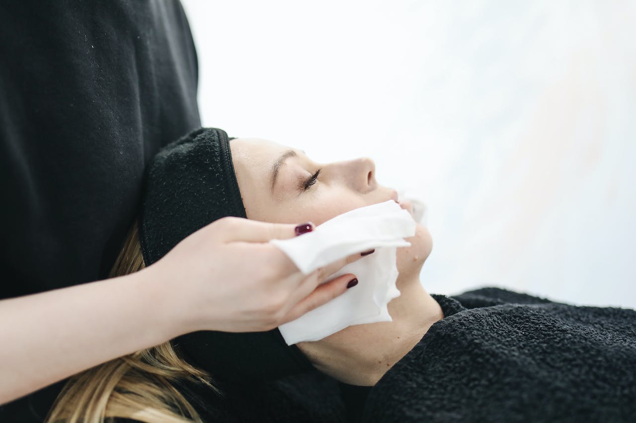 Are Wet Wipes Good for Your Face In Winter Season